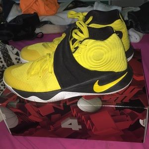 Kyrie 4 used basketball shoes